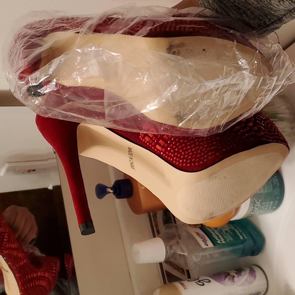 Nice heels - Picture 3 of 4